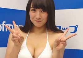 紺野栞、ドスケベ競泳水着姿披露で「おっぱい先生、最高！」　揉まれまくりで巨乳化加速？