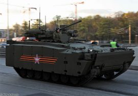 ロシア軍の新型戦車の操縦桿は、プレイステーションのコントローラにそっくり!? 近づきつつある“ゲーム”と“実戦”
