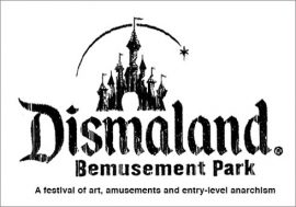 陰鬱な気分を満喫できるテーマパーク『ディズマランド』が期間限定開催中！