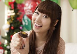 戸松遥がカップケーキを「あ～ん」してくれる時代が来た！これでクリスマスも怖くない!?