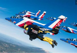 “ジェットマン”が仏空軍アクロバット飛行チームと夢の編隊飛行を成功！