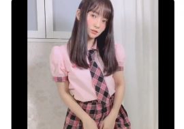 西永彩奈、スカートをたくし上げておパンツを露出！　ロリエロい「#10秒グラビア」パンチラに萌える!!