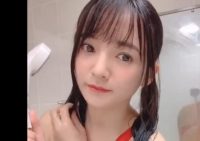 グラビアアイドル・西永彩奈が競泳水着でシャワー！　前と後ろ両方が同時に楽しめる刺激強めのショット